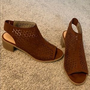 Brown American Eagle sandals